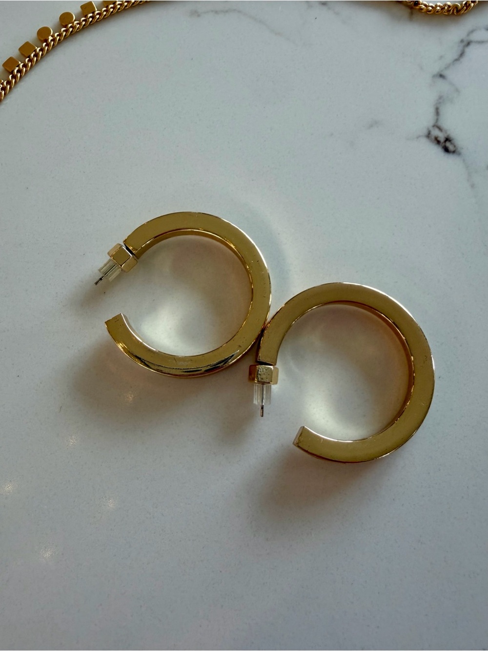 Madewell Gold Chain Necklace with Geometric Accents -
Madewell Gold earrings - Picture 9 of 12